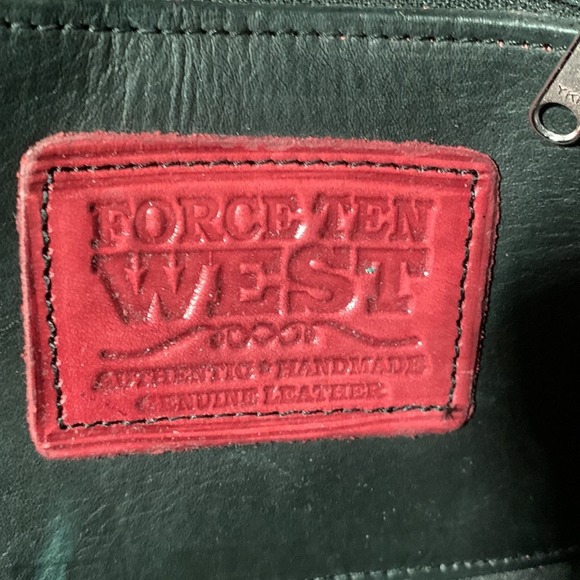 Chic Black and Red Embossed Shoulder Bag - Picture 8 of 8